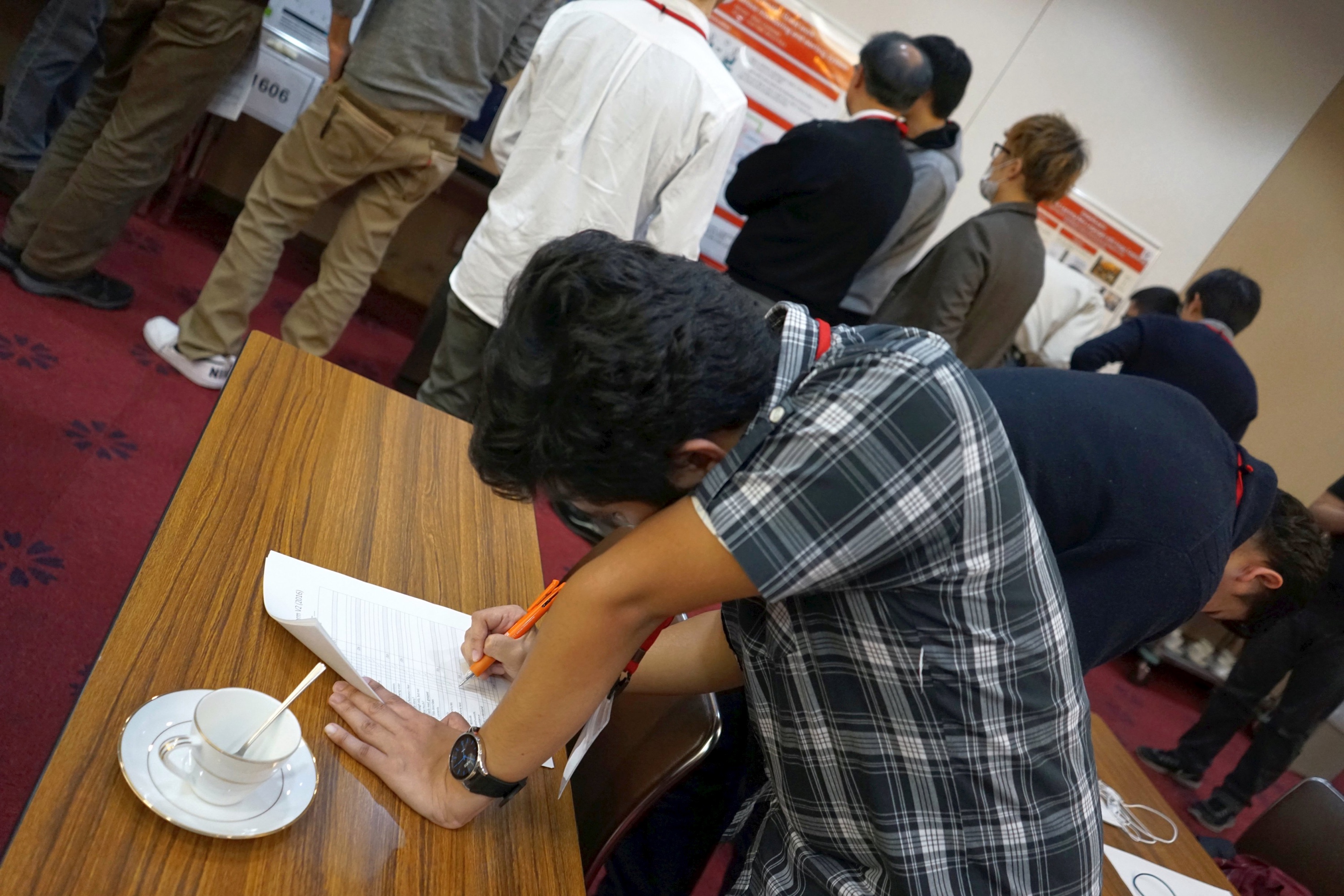 Participants judged each other's posters to study their weaknesses and overtake their dynasties.