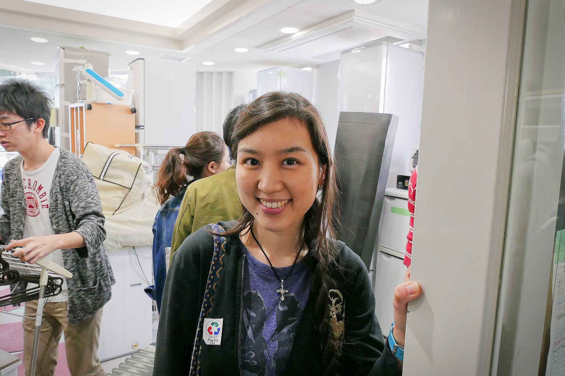 Abi Uy (Head of Recycling Market 2018), smiling for the fans!